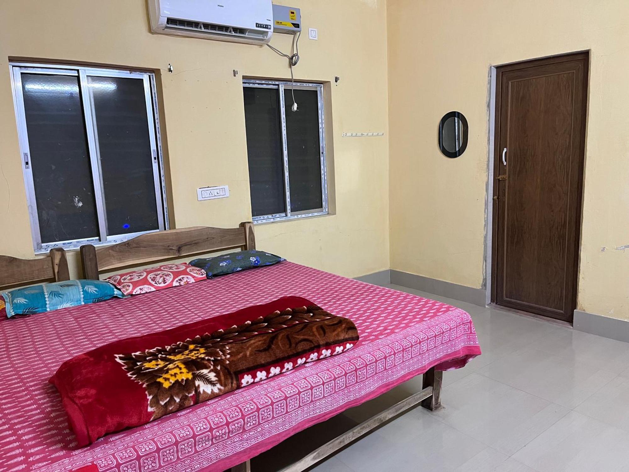 Shantiniketan Family Homestay